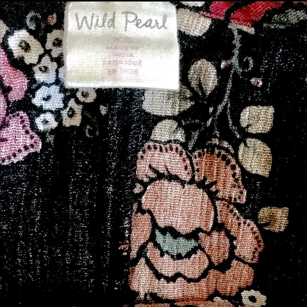 Wild Pearl Ruffled Halter Top - Picture 5 of 5